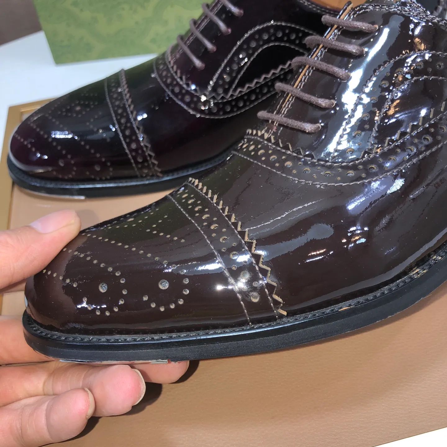 Men's shoes 💰660💰 Brand: GUCCI (Gucci) Standard code: Men's size 38/44 (45/46 can be customized) Grade: Same as the official website Original quality Material: Original cowhide Water-dyed cowhide lining Original rubber outsole Style category: Men's fashionable casual leather shoes Distinguished big-name luxury elements top luxury Color: Actual picture